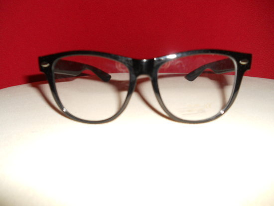 akiniai nauji Nerdai