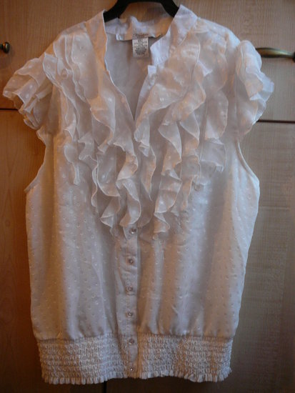 Gražūs balti marškinukai