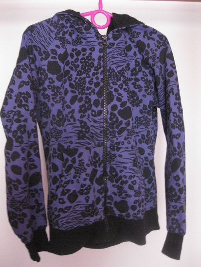 melsvai purpurinis tigrinis džemperis