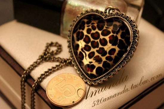 Naujas, vintage, leopardinis pakabukas širdelė