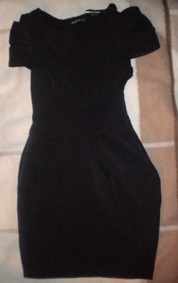 Labai graži juoda suknelė pūstom rankovėm