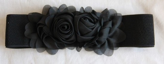Tamrpus diržas su rožėm juodas