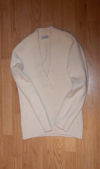 baltas megztinis 1