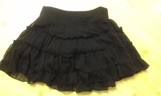 Pūstas juodas sijonas