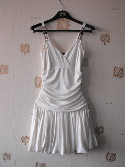 Balta šventinė suknelė