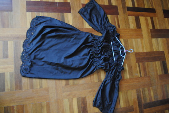 suknele juoda nauja