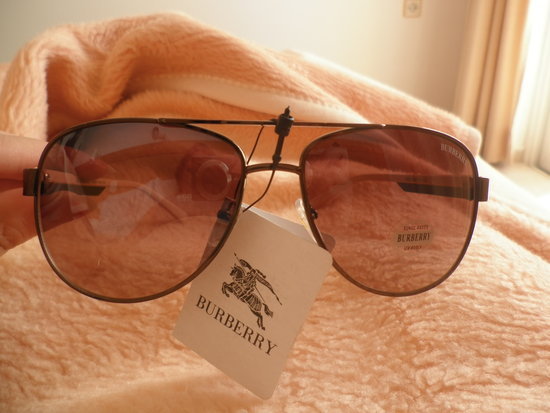 Nauji Burberry stiliaus akinukai