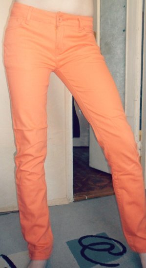 Orandžiniai džinsai