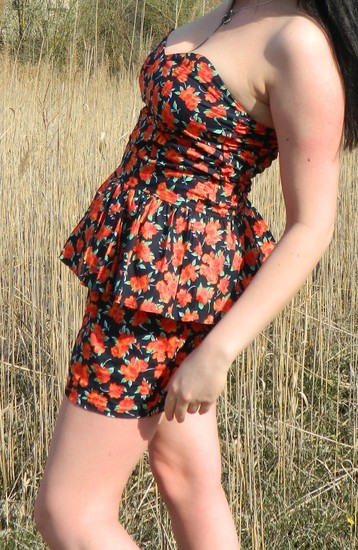 Ryški vasariška suknelė
