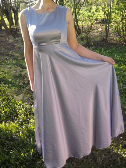 Puošni sidabro spalvos suknelė