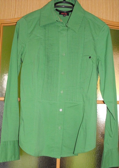 Žali marškinukai ilgomis rankovėmis