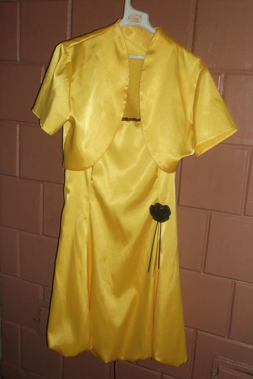 Nuostabi progine geltona suknele 