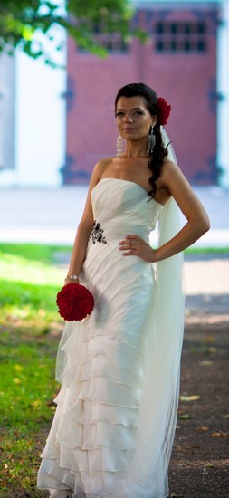 elegantiška vestuvinė suknelė
