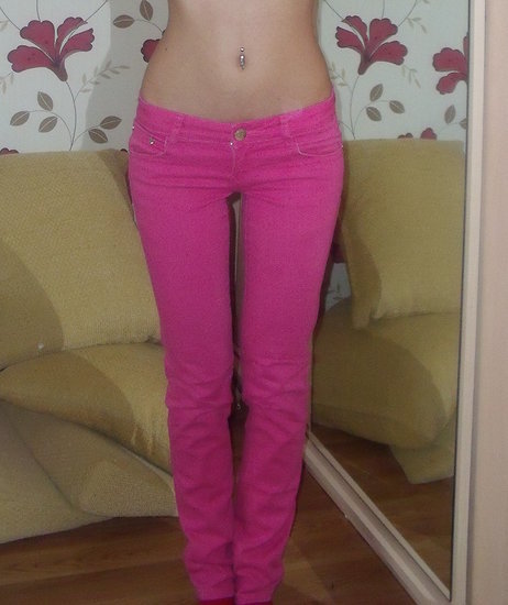 Pink džinsai