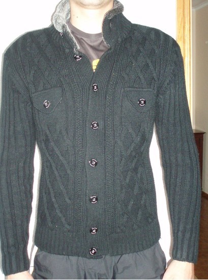Juodas šiltas megztinis