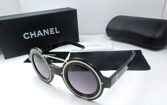Chanel akinukai nuo saulės