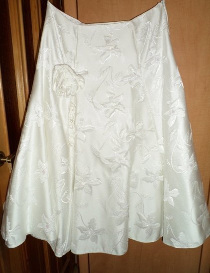 Balta, šventinė suknelė