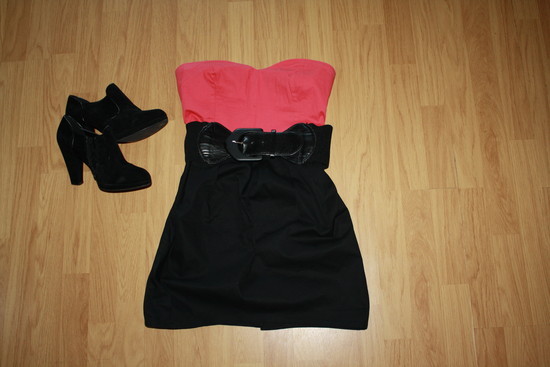 roziniai juoda suknele