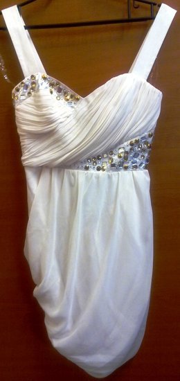 Balta nuostabi suknelė