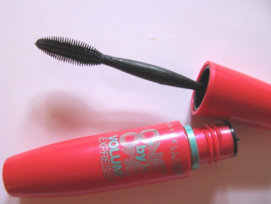 Maybelline One by one tušas