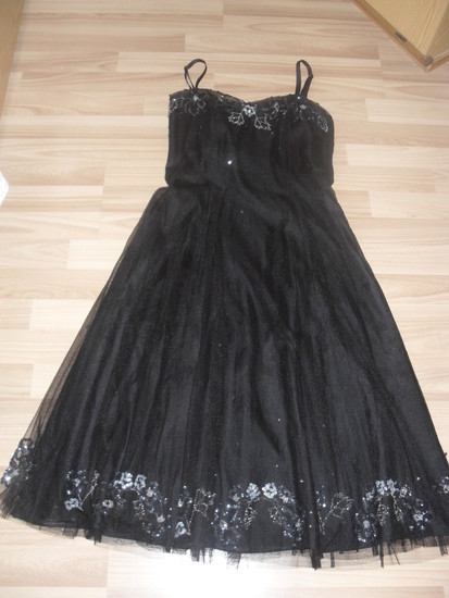 Nauja juoda suknelė