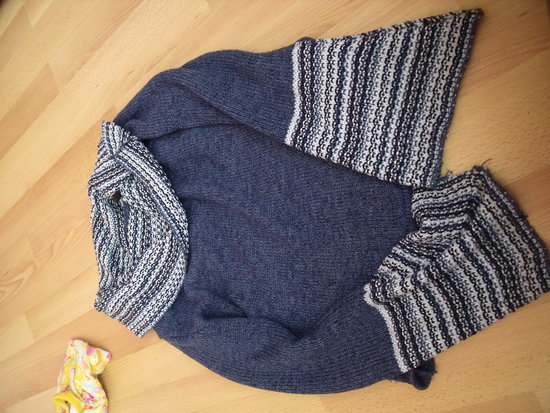 Šiltas gražus mėlynas megztinis