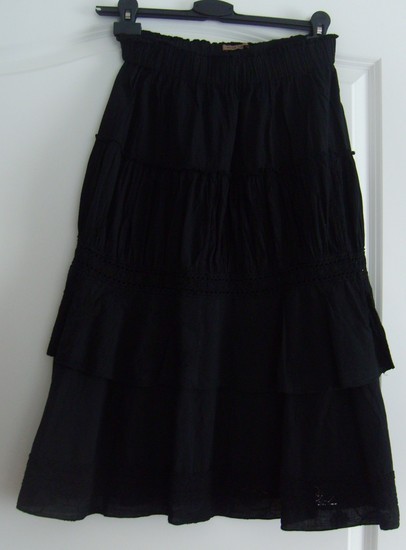 juodas ilgas sijonas