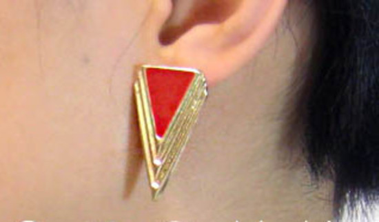 Raudoni trikampiai