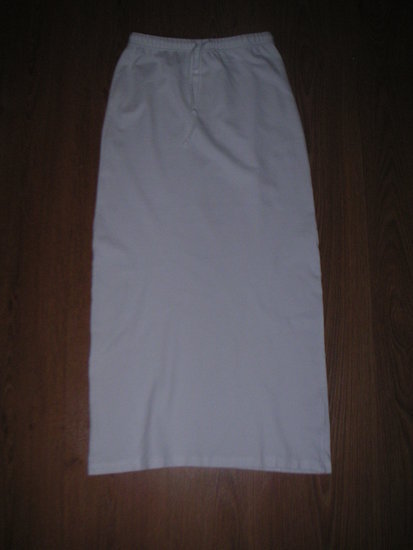 Baltas ilgas sijonas