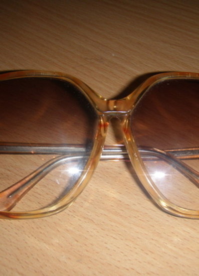 Dideli akiniai nuo saulės