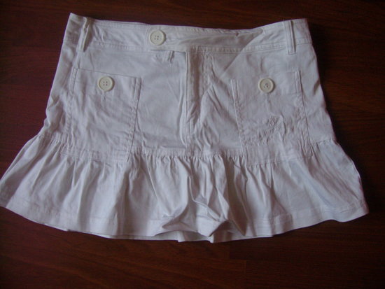 Baltas vasarinis sijonas