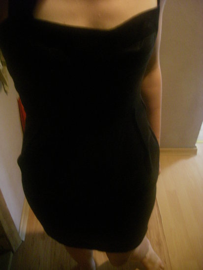 juoda maza suknele