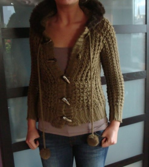 Šiltas megztinis su kapišonu. 38 dydis. 