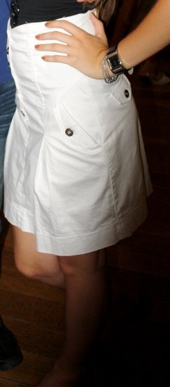 Baltas vasariškas sijonas