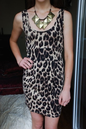 Leopardo raštu suknelė