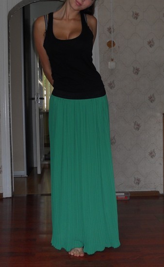 Madingas, ilgas, žalias klostuotas sijonas!