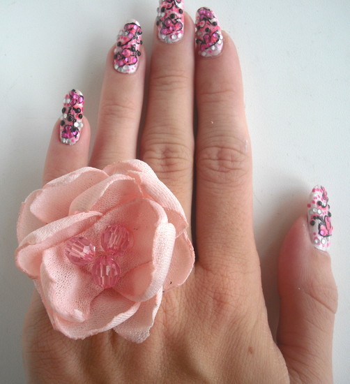 Rožinė gėlė žiedas