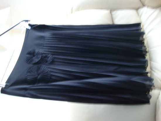 plisuotas juodas sijonas