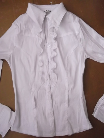 Puošnūs balti marškinukai