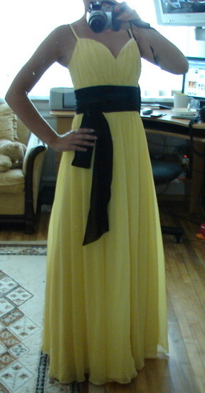 geltonos spalvos vakarinė suknelė