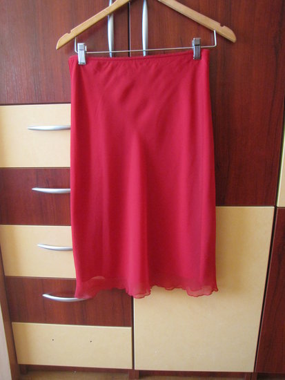 Ryškus šilkinis sijonas