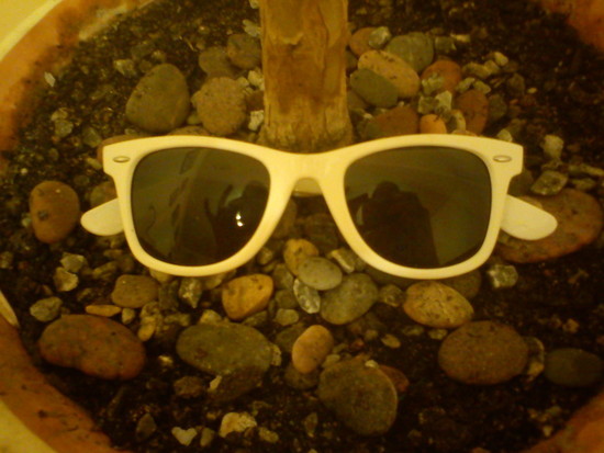 Balti akiniai nuo saulės