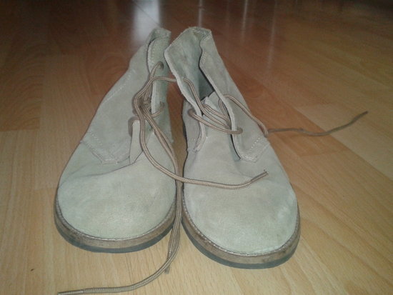 smėlio spalvos batai