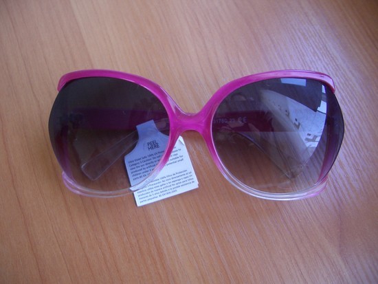 Nauji dideli rožiniai akiniai nuo saulės