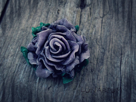 Sagė violetinė tikroviška rožė