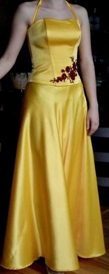 Ilga, geltona, proginė suknelė
