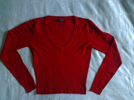 Raudonas Megztinis