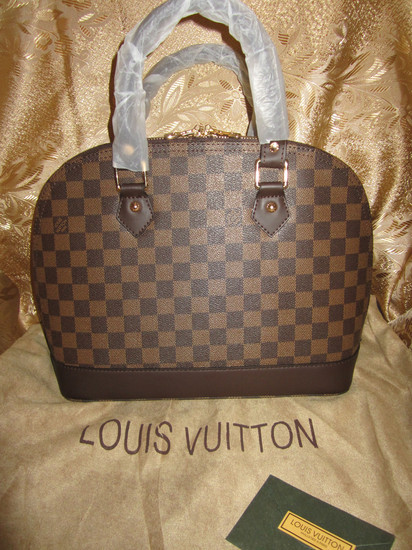 VIETOJE! Louis Vuitton nuostabi rankine!
