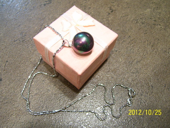 Grandinėlė su 12 mm juodo perlo pakabuku