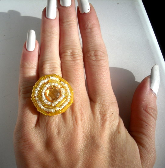 Geltonas žiedas